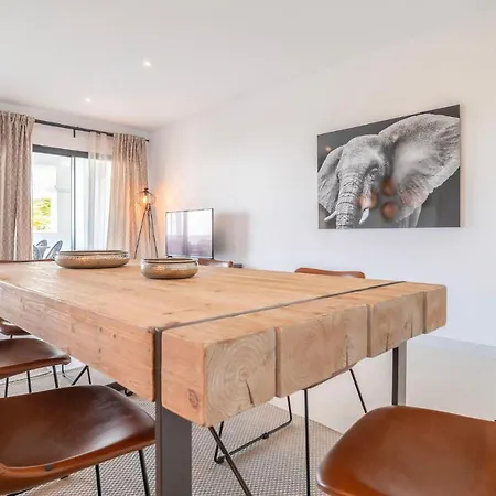 Apartment Nice In With 2 Bedrooms, Wifi And Swimming Pool