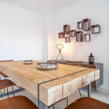 Nice In With 2 Bedrooms, Wifi And Swimming Pool エステポナ
