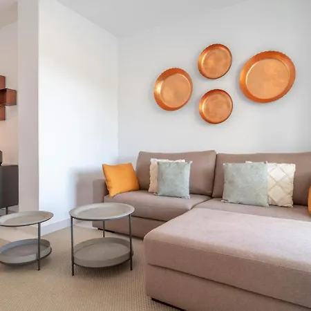 Nice In With 2 Bedrooms, Wifi And Swimming Pool エステポナ