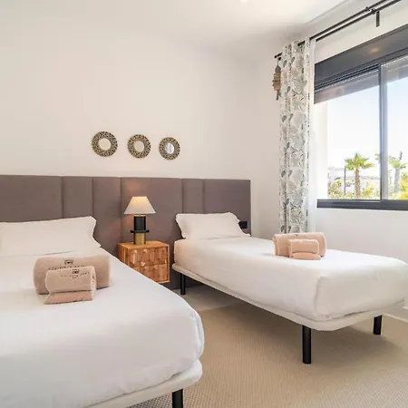 アパート Nice In With 2 Bedrooms, Wifi And Swimming Pool