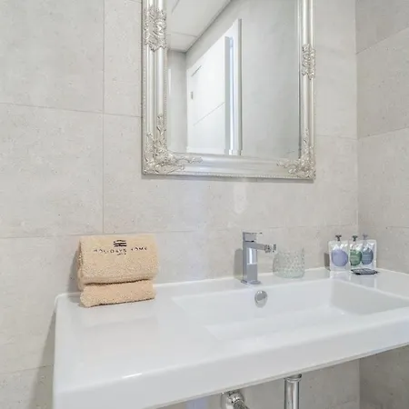 Nice In With 2 Bedrooms, Wifi And Swimming Pool