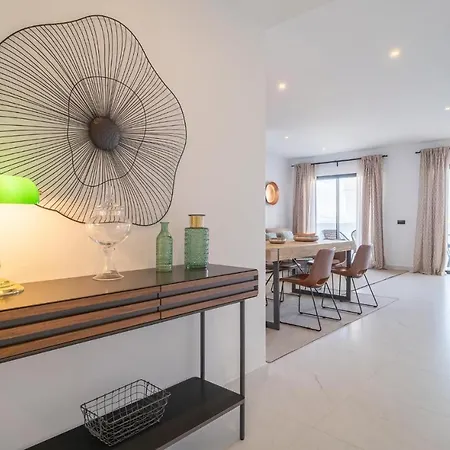 Nice In With 2 Bedrooms, Wifi And Swimming Pool アパート *